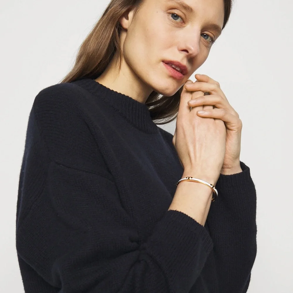 TORY BURCH • White Serif T Enameled Stackable Bracelet - Picture 4 of 5